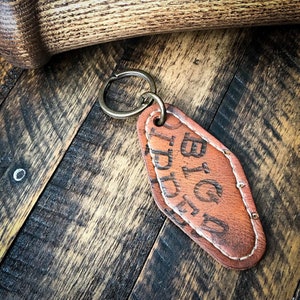 Guante de béisbol de cuero Motel Key Fob, llavero