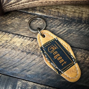 Guante de béisbol de cuero Motel Key Fob, llavero