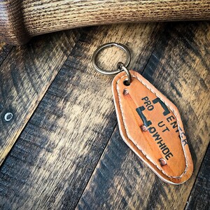 Guante de béisbol de cuero Motel Key Fob, llavero