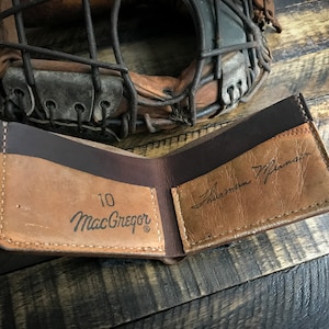 Thurman Munson cartera plegable de cuero con guante de béisbol reutilizado, cartera minimalista, hecha a mano, Horween, regalo de béisbol, Yankees de Nueva York
