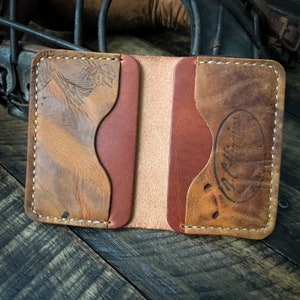 Guante de béisbol reutilizado De cuero Bi Fold Wallet, Billetera minimalista, Hecho a mano, Cuero Horween