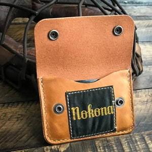 Cartera snap de cuero con guante de béisbol reutilizado Nokona, cartera de cuero minimalista