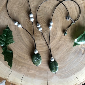 Serpentine Necklace, Healerite Necklace, Serpentine Pendant, Natural Serpentine Jewelry, Green and White Necklace, Green Stone Pendant