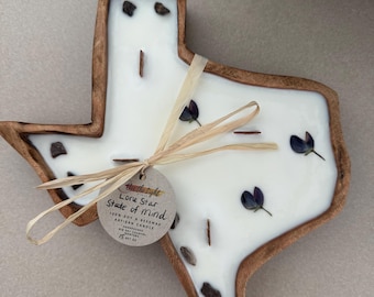 Texas Shaped Wooden Candle – 15 oz Soy & Beeswax with Crackling Wood Wicks, Bluebonnet Decor, Rustic Texas Gift