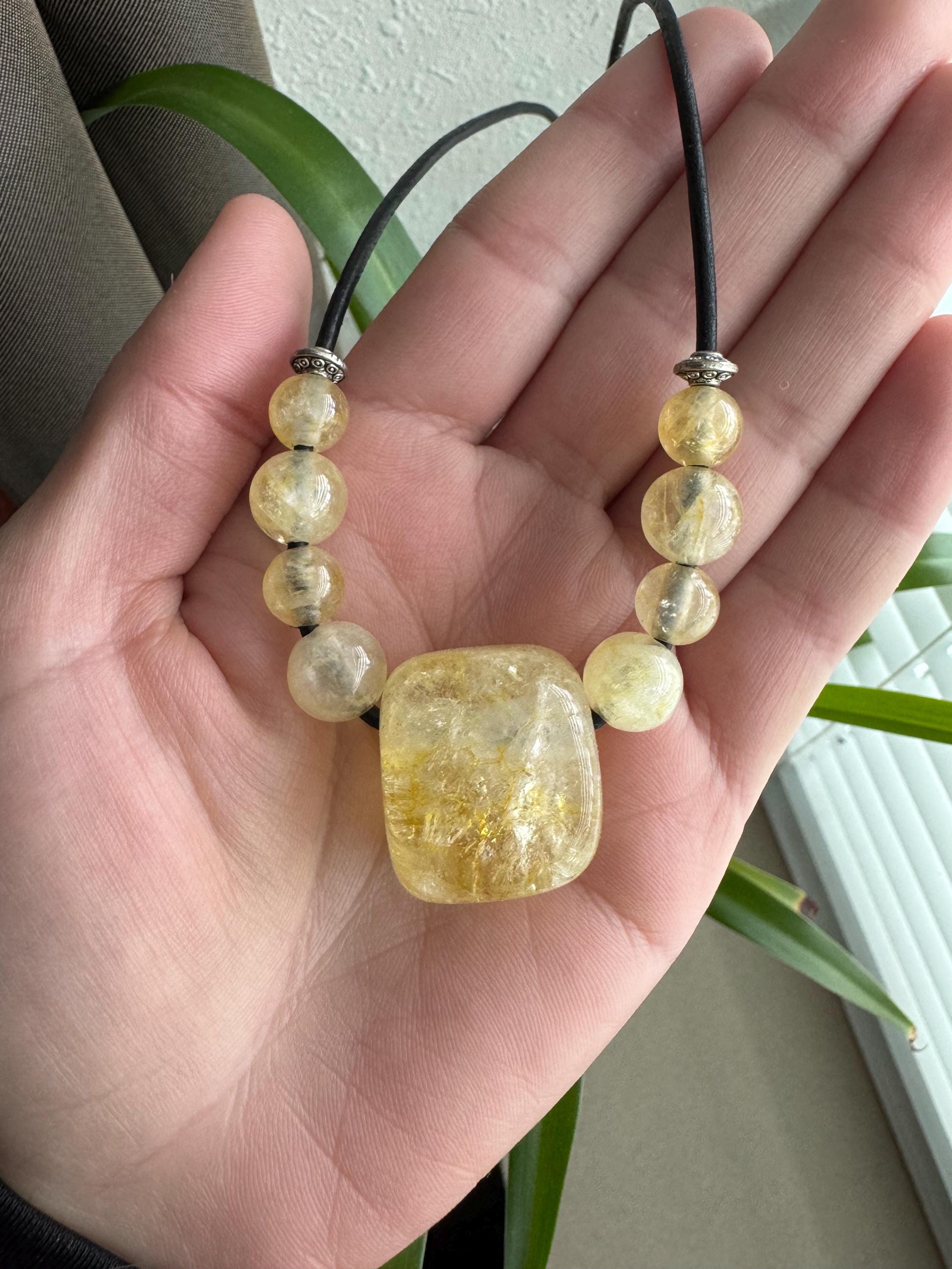 ［すぐにお届け］CHLOE Leather citrine necklace CHLOÉ Leather, gold tone and citrine necklace | THE OUTNET