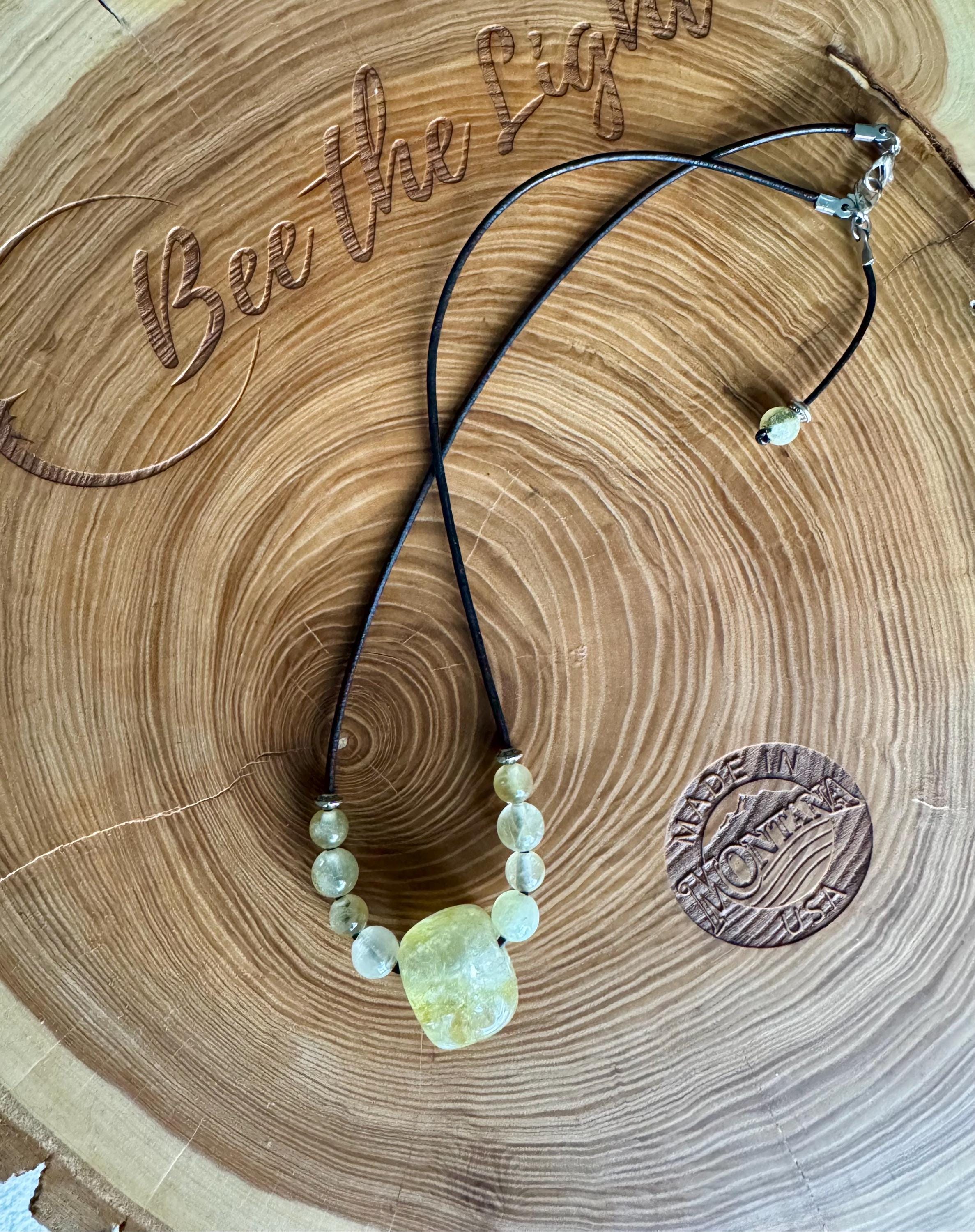 ［すぐにお届け］CHLOE Leather citrine necklace CHLOÉ Leather, gold tone and citrine necklace | THE OUTNET