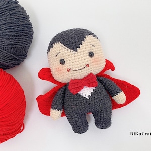 Halloween crochet Vampire Dracula pattern (ENDLISH/SPANISH)