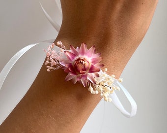 Rustieke bloemenarmband Blush en ivoren bloemenjuwelen Bruidspolscorsage Bruidsjuwelen Bruid Rustieke bruiloft Bruidsmeisjesarmband