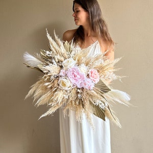 Disposizione dell'arco di nozze rosa polveroso Rosa conservata Pampas Erba Fiore Arco Beige Rosa Boho Disposizione nuziale secca Arco di nozze rosa