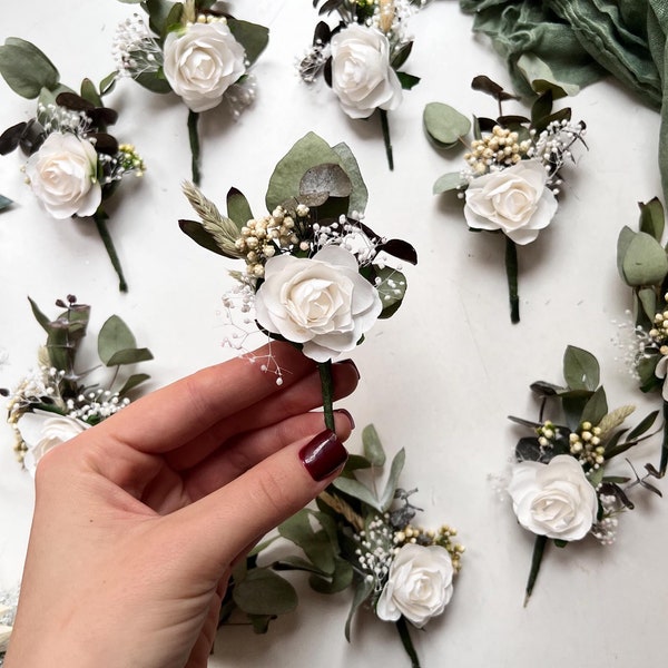 Winterblume Boutonniere Rose Eukalyptus weihnachtsknopfloch Boho greenery Weihnachtsblume im Boutonniere Hellgrüne Hochzeit im Boutonniere Groomsman