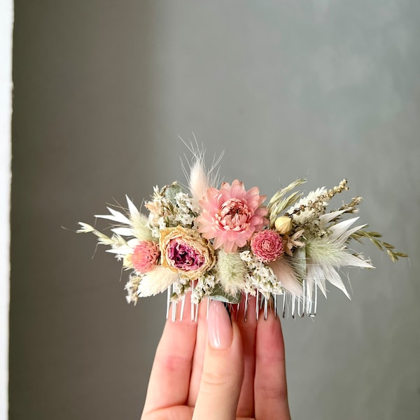 Light pink hair comb Rose Pink Romantic dried flower comb Blush wedding hair comb Dried strawflower rose hair comb Rustic white accessory