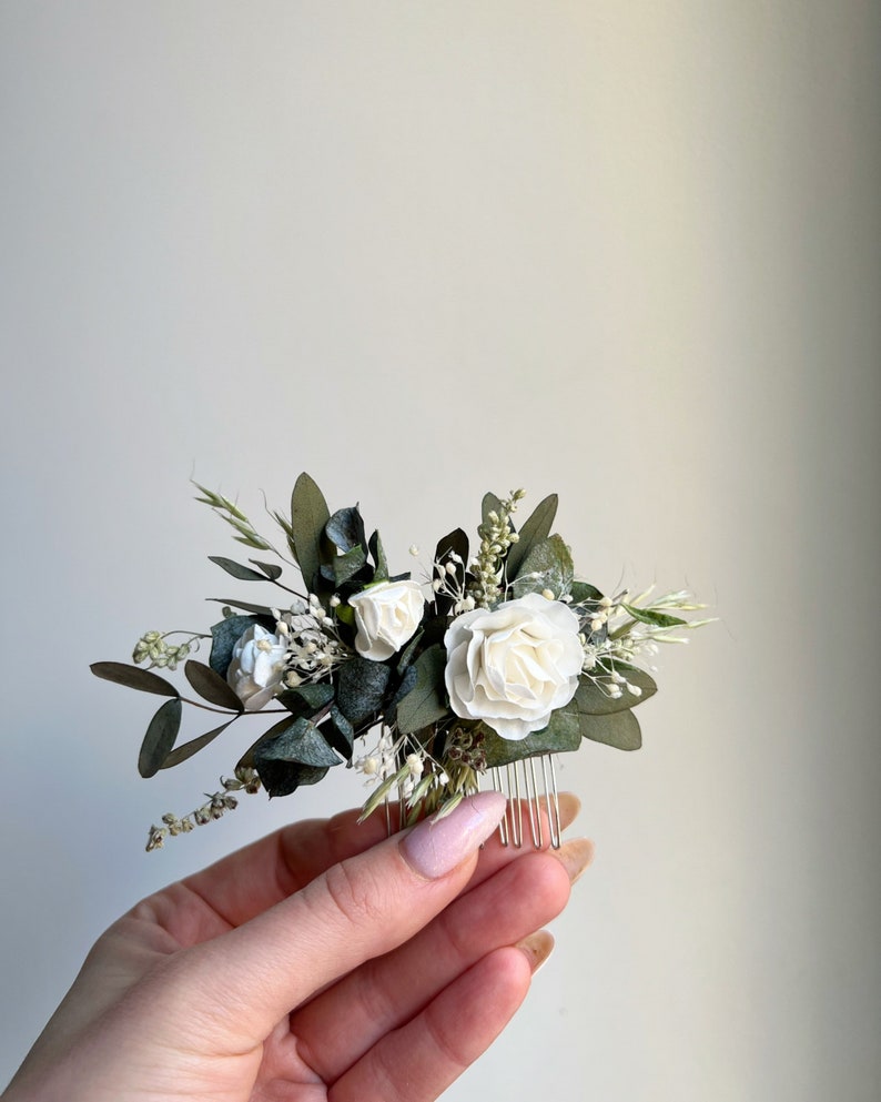 Eucalyptus Haarkam Gedroogde haarkam Bruidsbloemenkam Gebroken witte bloem Haarstuk Wit en groen Haarkam Gedroogde bloemenhaarstuk Roos afbeelding 9