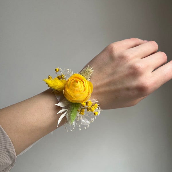 Gele armband met gedroogde bloemen Corsage met gedroogde bloemen Gele japanse riem Bloemenmeisje blacelet Gele bloemenarmband voor bruidsmeisjes Pioenarmband