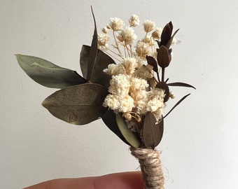 boutonnière Eucalyptus Fleur séchée Boutonnière Rustique Bouquet de fleurs séchées Arrangement de fleurs sèches Mariage bouquet de fleurs boho Rustique