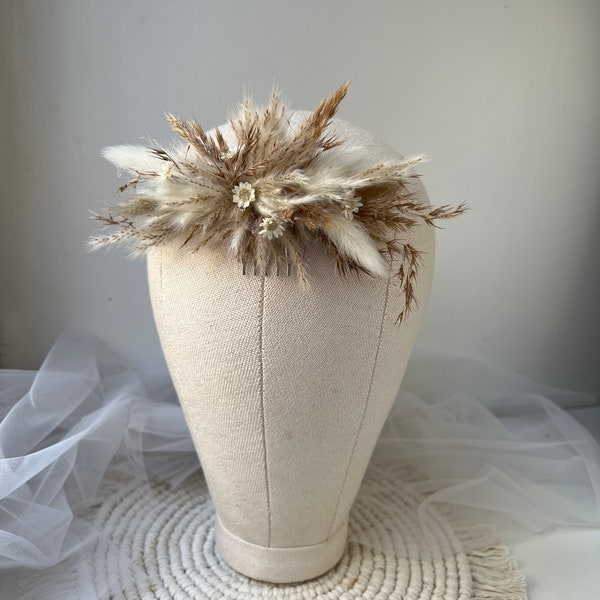 Boho wedding headpiece Pampas grass hair piece Dried flower hair accessory Rustic floral headpiece Boho dried flower comb Bridal headpiece