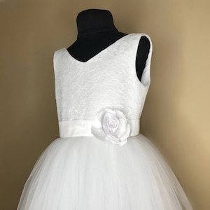 Flower girl dress.Communion dress.White flower girl dress.