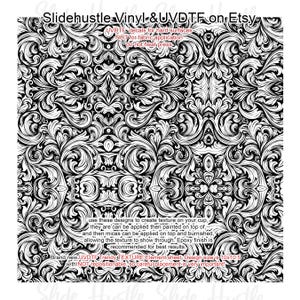 Puede incluir: Hoja de elementos UVDTF en blanco y negro con un detallado patrón floral en espiral. Diseñado para superficies duras, no para tela. La hoja mide 25,4 x 26,7 cm y no es reposicionable. El texto dice "Slidehustle Vinyl & UVDTF on Etsy".