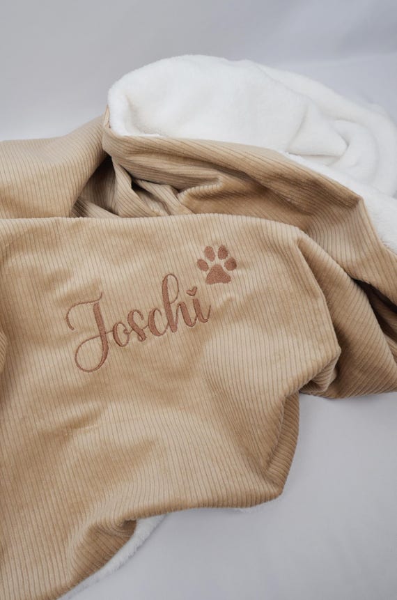 Personalisierte Hundedecke aus Cord & Fleece – bestickte Kuscheldecke mit Namen – Geschenk für Hundebesitzer – Haustierdecke handmade