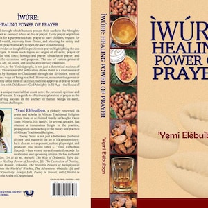 Può includere: Copertina di un libro con sfondo beige e titolo blu "ÌWÚRE: HEALING POWER OF PRAYER". Il nome dell'autore è "Yemí Elébuibọn" in un carattere più piccolo. La copertina presenta una foto di un uomo con un cappello bianco e un abito marrone. Il libro tratta della preghiera e della sua importanza nella religione tradizionale africana.