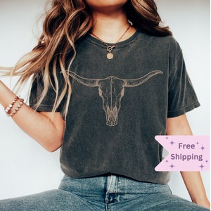 Boho Cowgirl Vintage Western Shirt Wild West Shirt Southern Graphic Tee Comfort Colors Cowgirl Shirt Bull Skull T-Shirt Western Clothing