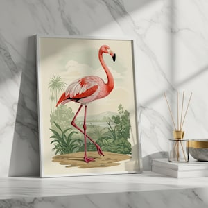 Puede incluir: Impresión enmarcada de estilo vintage con un flamenco. La obra de arte muestra un flamenco rosa con patas rojas y un pico negro, sobre un fondo de exuberante vegetación, palmeras y un paisaje sereno. La impresión se presenta en un marco blanco.