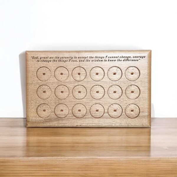 Kaidan Designs, tablero de exhibición de monedas de sobriedad de roble de Tasmania. Regalo AA, Regalo NA. Pantalla de moneda de recuperación