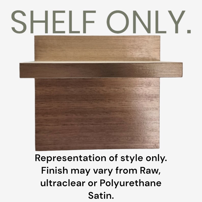 K&ouml;nnte beinhalten: Ein Holzregal mit einer hellbraunen Oberfl&auml;che. Der Text "SHELF ONLY." wird &uuml;ber dem Regal angezeigt. Der Text "Representation of style only. Finish may vary from Raw, ultraclear or Polyurethane Satin." wird unter dem Regal angezeigt.