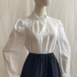 Vintage blouse with puff sleeves, lace ruffles and elegant embroidery | Retro style Victorian style white shirt | size S/M