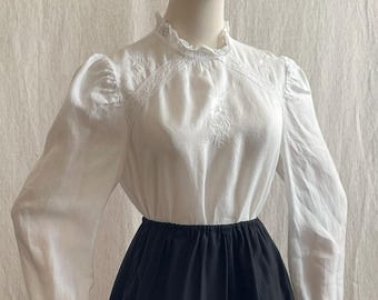 Vintage blouse with puff sleeves, lace ruffles and elegant embroidery | Retro style Victorian style white shirt | size S/M
