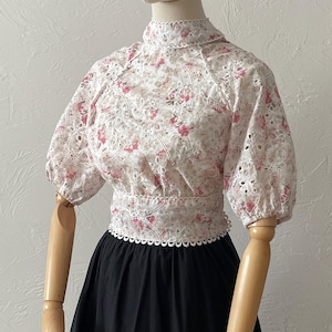 Romantic cropped blouse with puff sleeves | Vintage style Retro style floral top with an open back | size XS/S