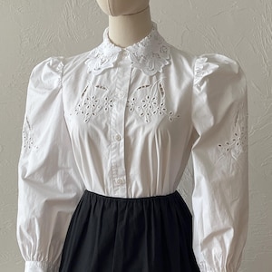 Vintage blouse with puff sleeves, elegant lace details and cute collar | Retro style white shirt | size XS/S