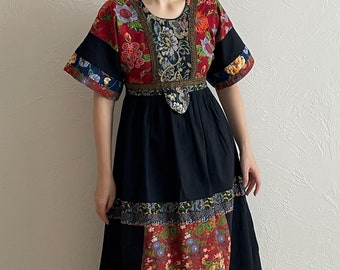 Vestido midi vintage de patchwork de los años 70 / Vestido retro cottagecore / Vestido bohemio de algodón con tapiz floral / Talla XS