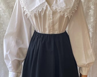 Vintage Bluse mit charmantem Kragen und eleganten Spitzendetails | Weißes Hemd im Retro-Stil | Größe M/L