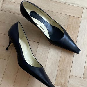 Vintage Givenchy leather black shoes | Retro style kitten heels pumps | 90s 00s elegant shoes with pointed toe | Size 40 (EU)
