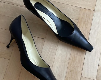 Scarpe nere in pelle vintage Givenchy / Décolleté con tacco a gattino in stile retrò / Scarpe eleganti anni '90-'00 con punta affilata / Taglia 40 (EU)