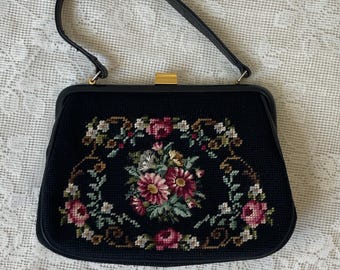 ヴィンテージ ブラック イブニング バッグ、花の刺繍。1920 年代の 