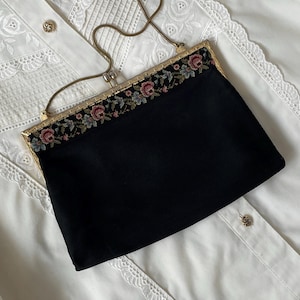 Monedero vintage con bordado floral y cierre de boquilla / Monedero retro con bordado en petit point / Monedero elegante cosido a mano en punto de aguja