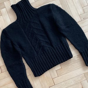 Seltener Vintage 1980er-90er handgestrickter Wollpullover | Schwarzer Pullover im Retro-Stil mit Puffärmeln | Handarbeit aus Nepal | Grösse S