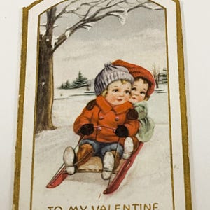 Kleine Victoriaanse Valentijnskinderen op slee 'To My Valentine 3 1/8' hoog