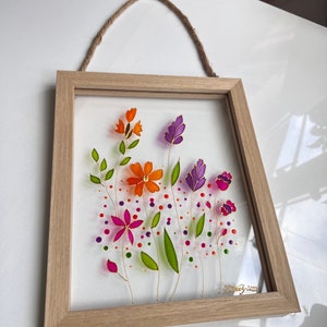 Blommig väggdekoration, väggkonst med blommor, naturglaskonst, blommönster med målat glas, herbariekonst, vårblommor, handmålad väggdekoration