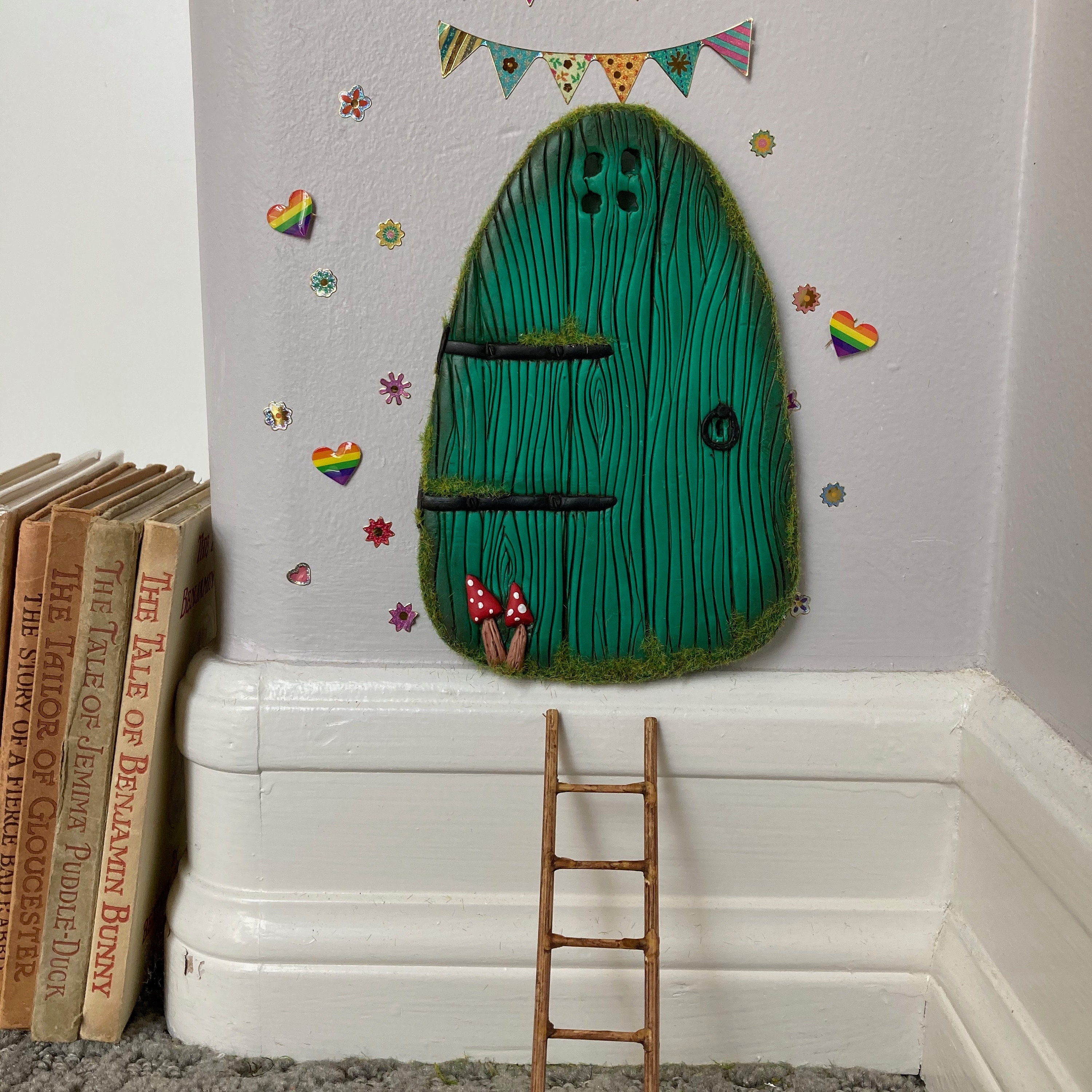 Puerta de hadas grande puerta verde de la fachada tamaño | Etsy