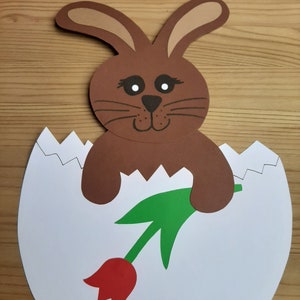 Fensterbild Ostern, Tonkarton, Tonpapier, Hase mit Tulpe, Ei, Frühjahr