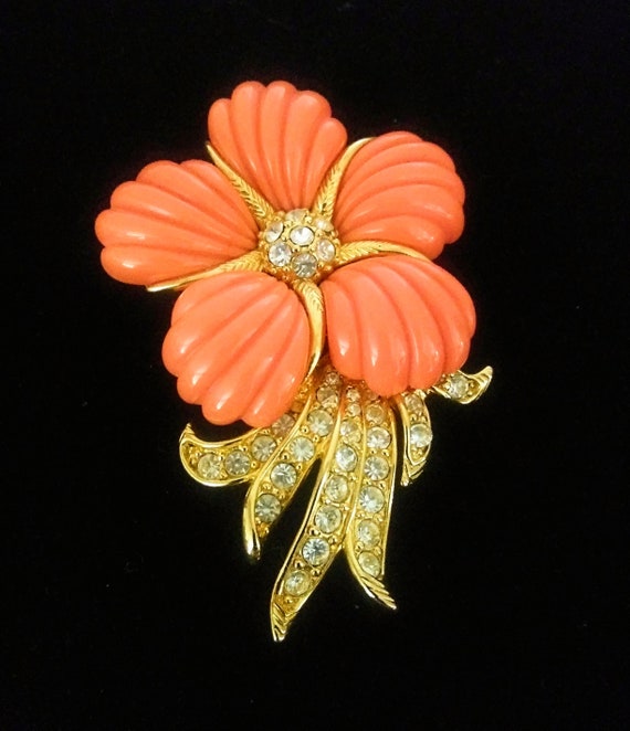 Nolan Miller Lucite coral flower brooch - image 1