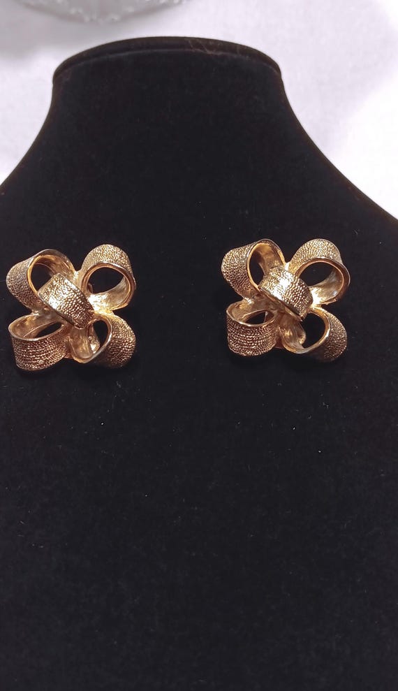 Kenneth J Lane  Gold Tone Bow Earrings. - image 6
