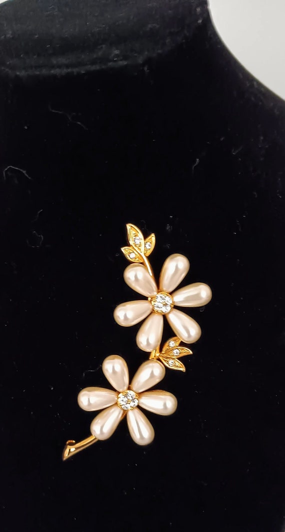 Joan Rivers  Flower Pin Brooch