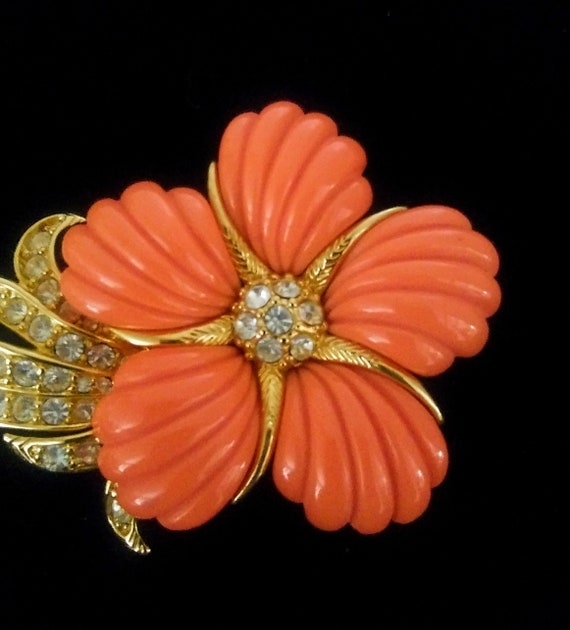 Nolan Miller Lucite coral flower brooch - image 4