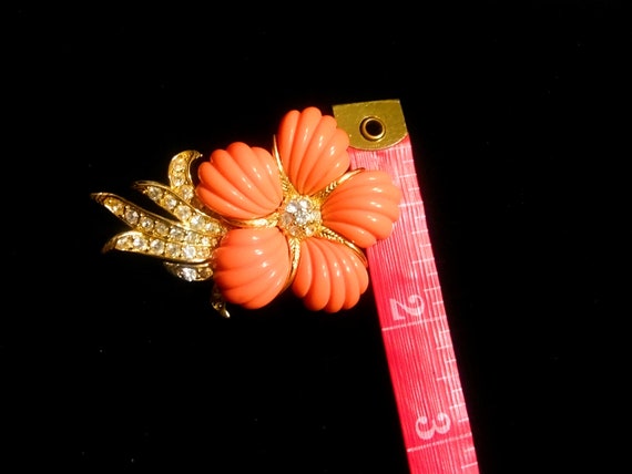 Nolan Miller Lucite coral flower brooch - image 6
