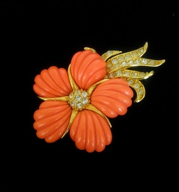 Nolan Miller Lucite coral flower brooch - image 2