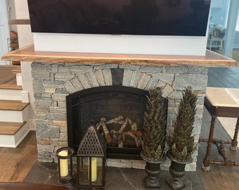 Op maat gemaakte live edge walnoot open haard mantel