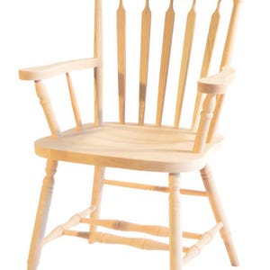 May include: Unfinished wooden armchair with a high back and armrests. The backrest features a carved floral design. The chair has a light, natural wood colour and is designed for comfort and style. The chair's height is approximately 91 cm.